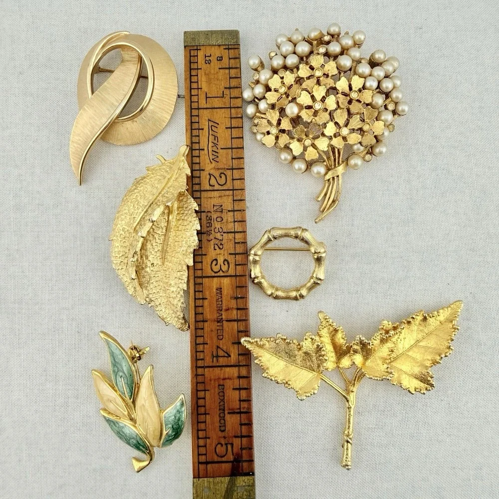 Vintage Brooch Lot Trifari BSK Gold Tone‎ Pearl Enamel Flower Leaf Cluster Green